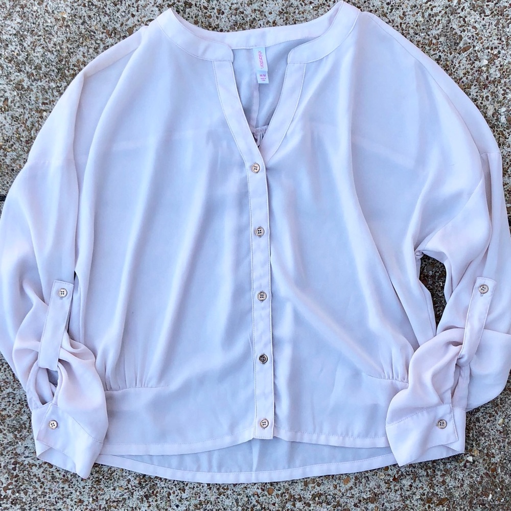 Xhilaration Cream & Gold Buttoned Down Blouse